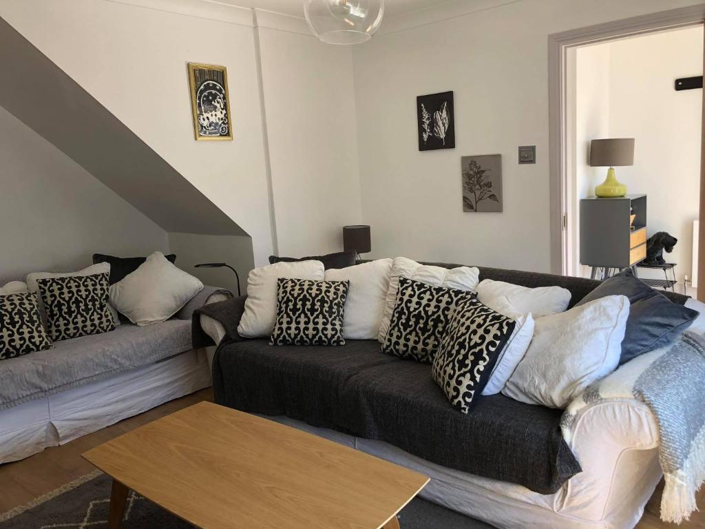 Sonas Luxury Living room 1
